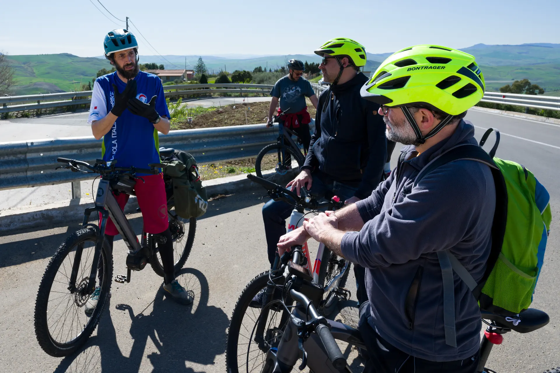 E-bike Tour: Enna, alleys and workshops