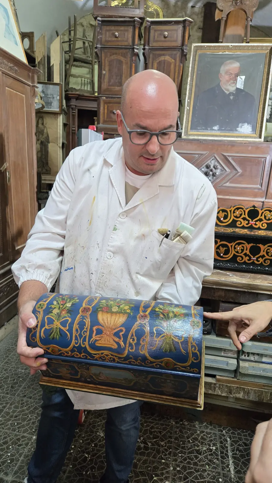 Restorer for a day: Sicilian chest · 3
