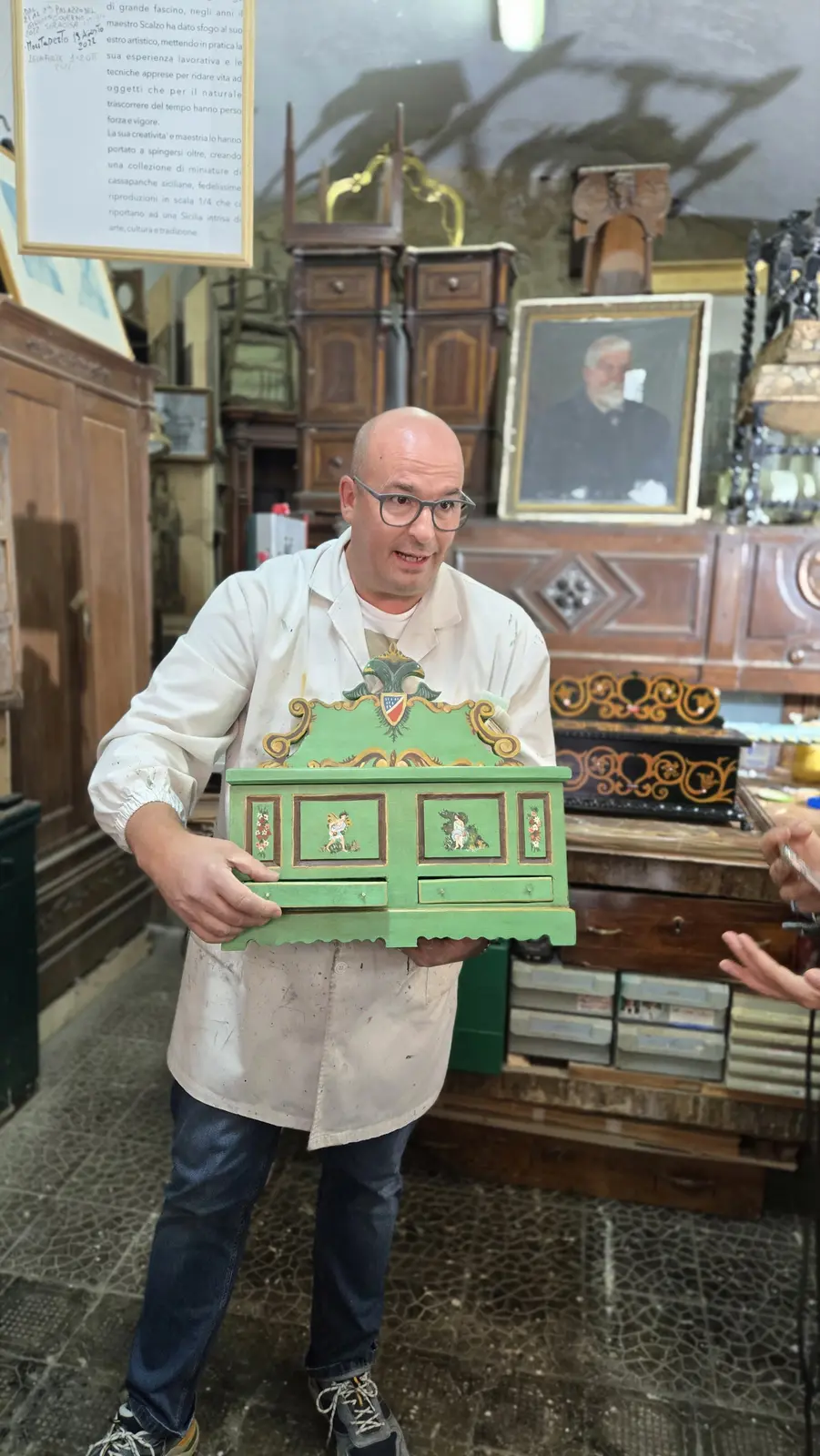 Restorer for a day: Sicilian chest · 4