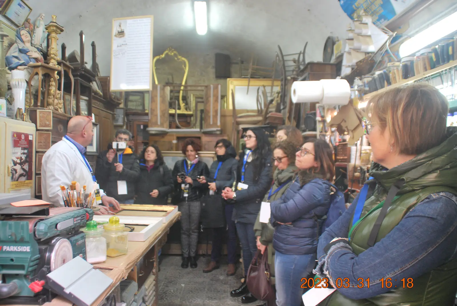 Restorer for a day: Sicilian chest · 6