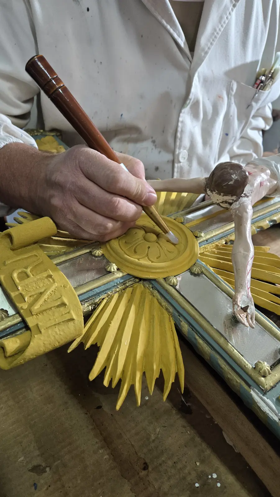 Restorer for a day: gilding · 2