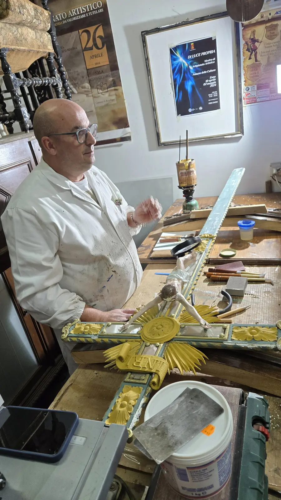 Restorer for a day: gilding · 3