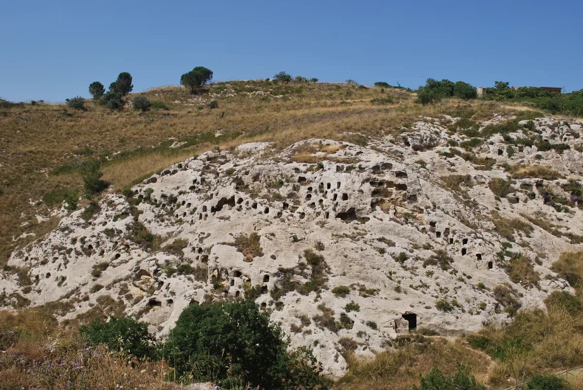 La città del silenzio: Necropoli di Realmese